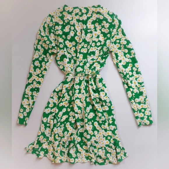 From Future 100% Silk Floral Daisy Green Wrap Dress - Picture 2 of 7